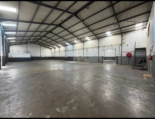 1,200M² WAREHOUSE TO LET IN BLACKHEATH INDUSTRIAL